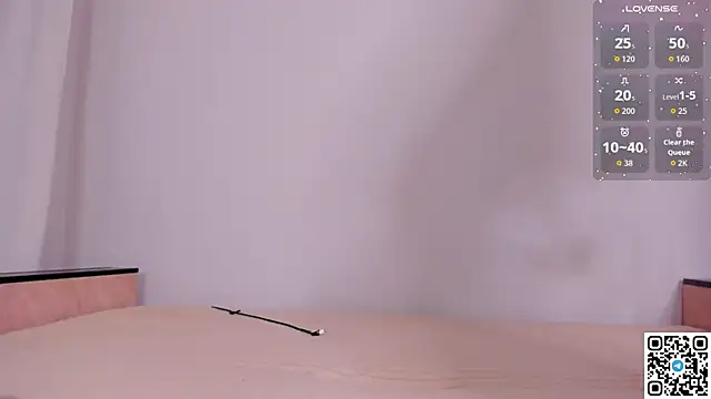 emmelieflorence online show from October 25, 2025, 6:24 pm