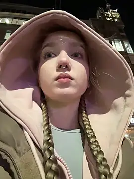 Snapshot of bambi_lu chatting on October 21, 2025, 4:30 pm bambi lu online show from October 21, 2025, 4:30 pm