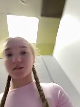 Snapshot of bambi_lu chatting on November 24, 2025, 3:28 am bambi lu online show from November 24, 2025, 3:28 am