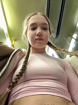 Snapshot of bambi_lu chatting on November 28, 2025, 6:10 pm bambi lu online show from November 28, 2025, 6:10 pm