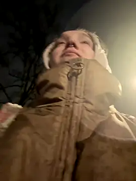 Snapshot of bambi_lu chatting on December 4, 2025, 7:44 pm bambi lu online show from December 4, 2025, 7:44 pm