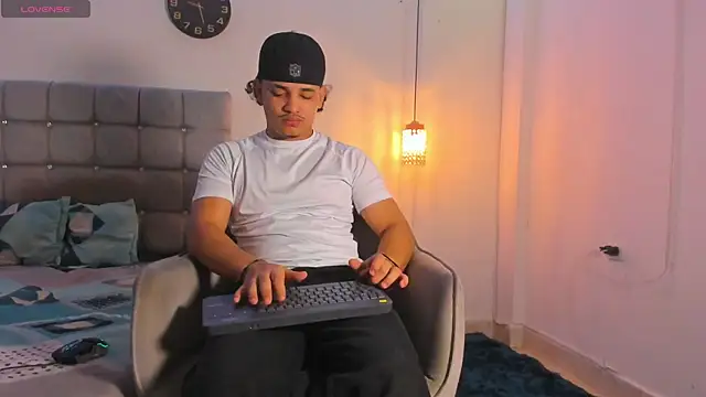 samxx muscle online show from November 29, 2025, 1:03 pm