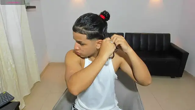 Snapshot of samxx_muscle chatting on June 17, 2026, 12:40 pm samxx muscle online show from June 17, 2026, 12:40 pm