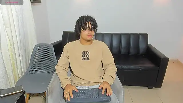 Snapshot of samxx_muscle chatting on June 23, 2026, 12:14 pm samxx muscle online show from June 23, 2026, 12:14 pm