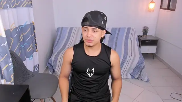 Snapshot of samxx_muscle chatting on July 6, 2026, 1:41 pm samxx muscle online show from July 6, 2026, 1:41 pm