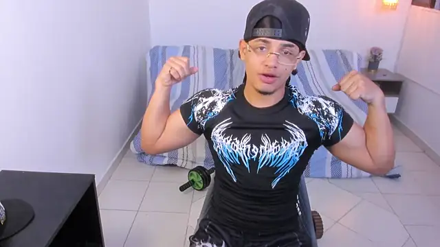 Snapshot of samxx_muscle chatting on July 8, 2026, 12:53 pm samxx muscle online show from July 8, 2026, 12:53 pm