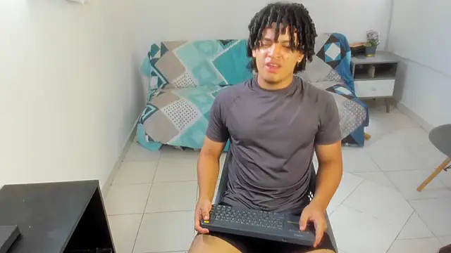 Snapshot of samxx_muscle chatting on July 21, 2026, 5:37 pm samxx muscle online show from July 21, 2026, 5:37 pm
