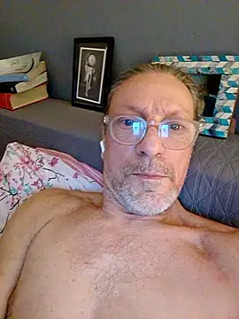 Deddyitalia3p online show from December 4, 2025, 9:23 pm