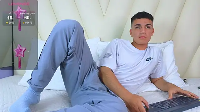 Hotboy21  online show from November 7, 2025, 3:39 am