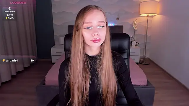 Amy Waynee online show from November 24, 2025, 4:40 pm