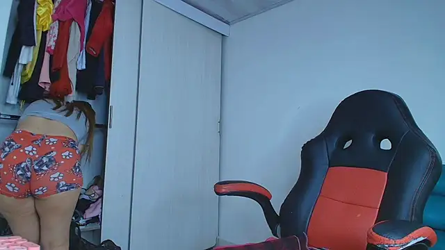 Snapshot of lovehotpink chatting on December 2, 2025, 8:48 pm lovehotpink online show from December 2, 2025, 8:48 pm