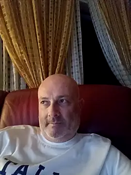 Alexis Bull online show from September 26, 2025, 10:47 pm