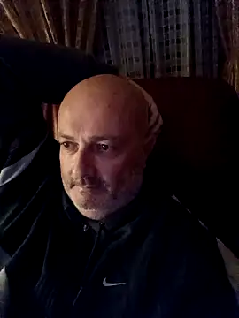 Alexis Bull online show from October 18, 2025, 10:21 pm