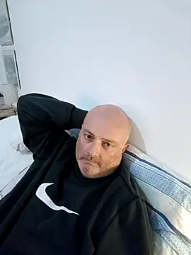 Alexis Bull online show from November 21, 2025, 4:16 pm