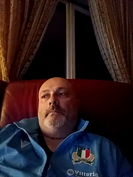 Snapshot of Alexis_Bull chatting on April 18, 2026, 11:16 pm Alexis Bull online show from April 18, 2026, 11:16 pm