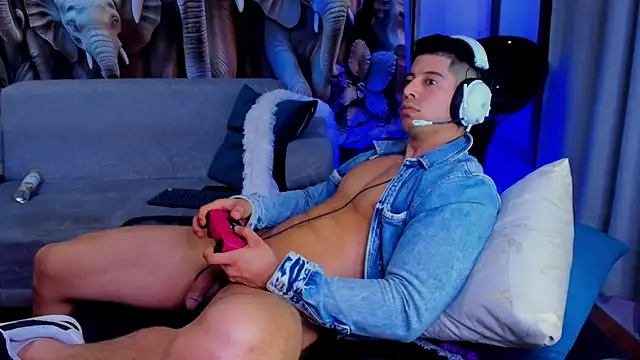 Snapshot of Lukas_Green chatting on November 12, 2025, 8:37 am Lukas Green online show from November 12, 2025, 8:37 am