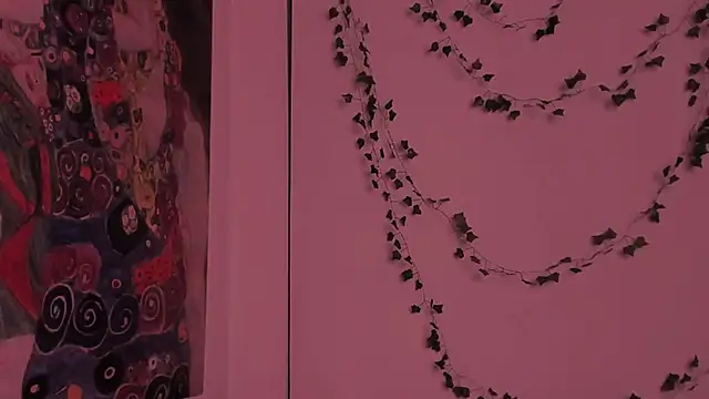 secret princess online show from October 31, 2025, 10:33 pm