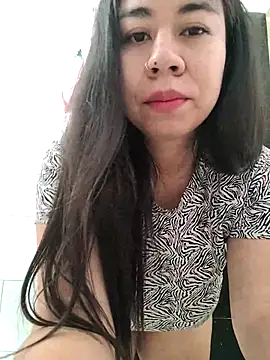 Snapshot of Yuli_Mars chatting on November 16, 2025, 4:23 pm Yuli Mars online show from November 16, 2025, 4:23 pm