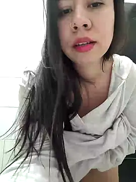 Snapshot of Yuli_Mars chatting on December 3, 2025, 3:14 am Yuli Mars online show from December 3, 2025, 3:14 am