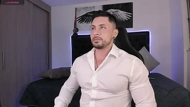 santi aesthetic online show from May 9, 2026, 3:45 am