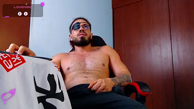 Snapshot of pirata_fitness chatting on November 22, 2025, 10:20 pm pirata fitness online show from November 22, 2025, 10:20 pm