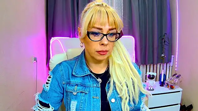 KatrinaCharm online show from September 15, 2025, 6:02 am