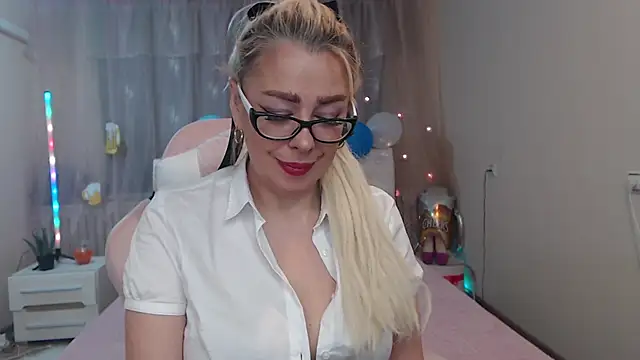 KatrinaCharm online show from October 8, 2025, 6:22 am