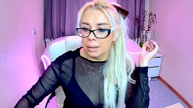 KatrinaCharm online show from November 21, 2025, 7:29 am