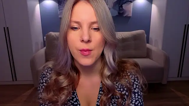 MelanieBennett online show from March 30, 2026, 8:04 am