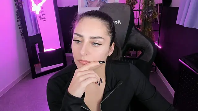 ValeriiMills online show from November 8, 2025, 4:40 pm