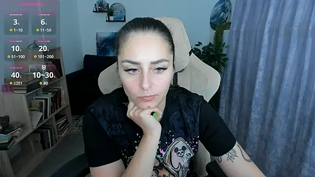 ValeriiMills online show from May 25, 2026, 1:39 pm