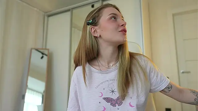 Snapshot of Cyberheart_ chatting on March 21, 2025, 1:23 pm Cyberheart online show from March 21, 2025, 1:23 pm