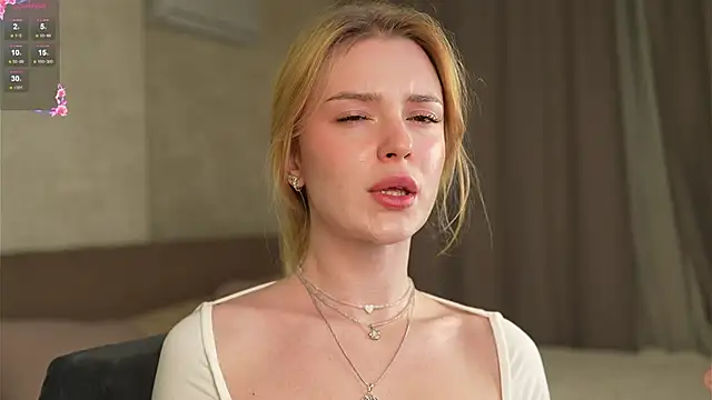 Snapshot of Cyberheart_ chatting on November 17, 2025, 4:35 pm Cyberheart online show from November 17, 2025, 4:35 pm