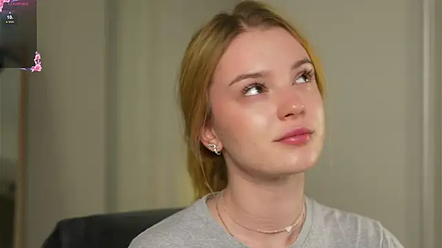 Snapshot of Cyberheart_ chatting on November 22, 2025, 4:39 pm Cyberheart online show from November 22, 2025, 4:39 pm