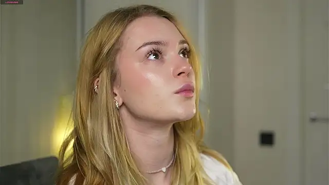 Snapshot of Cyberheart_ chatting on November 23, 2025, 3:01 pm Cyberheart online show from November 23, 2025, 3:01 pm