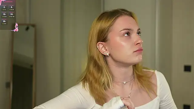 Snapshot of Cyberheart_ chatting on November 24, 2025, 6:51 pm Cyberheart online show from November 24, 2025, 6:51 pm