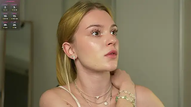 Snapshot of Cyberheart_ chatting on November 26, 2025, 7:04 pm Cyberheart online show from November 26, 2025, 7:04 pm