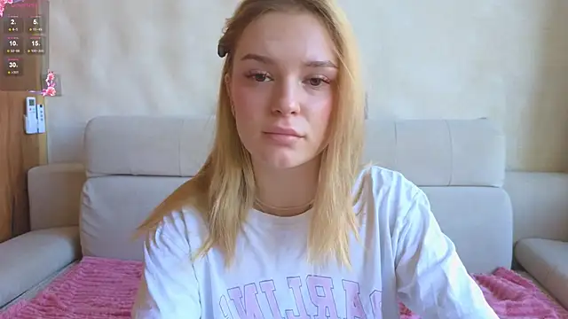 Snapshot of Cyberheart_ chatting on December 15, 2025, 9:13 am Cyberheart online show from December 15, 2025, 9:13 am