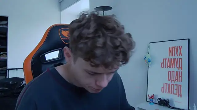 Snapshot of DanyDavis chatting on October 12, 2025, 8:35 am DanyDavis online show from October 12, 2025, 8:35 am