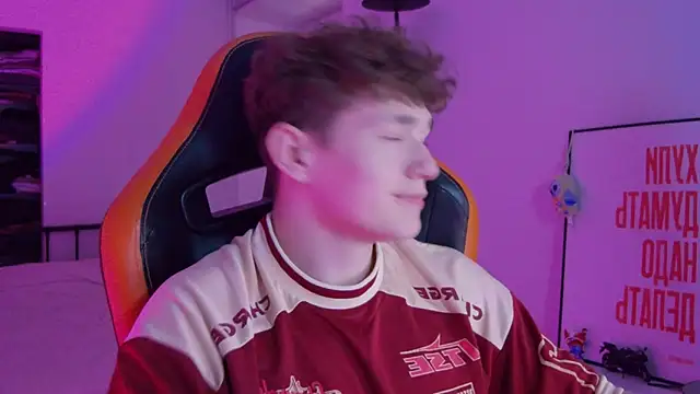 Snapshot of DanyDavis chatting on October 13, 2025, 7:14 pm DanyDavis online show from October 13, 2025, 7:14 pm