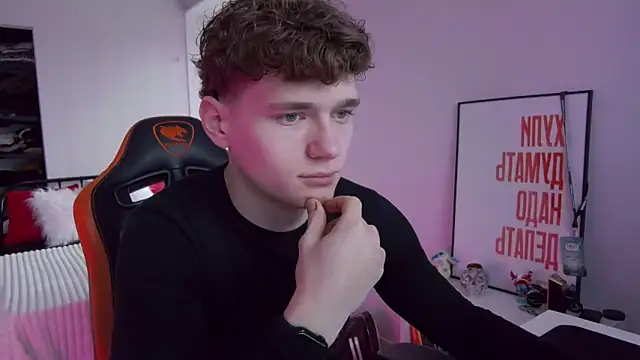 Snapshot of DanyDavis chatting on November 15, 2025, 10:45 am DanyDavis online show from November 15, 2025, 10:45 am