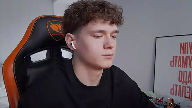 Snapshot of DanyDavis chatting on November 21, 2025, 10:58 am DanyDavis online show from November 21, 2025, 10:58 am