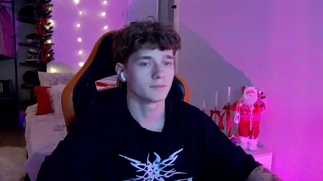 Snapshot of DanyDavis chatting on December 2, 2025, 10:05 pm DanyDavis online show from December 2, 2025, 10:05 pm