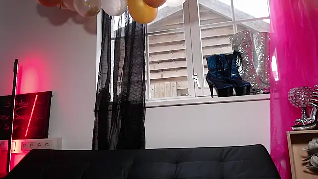 siswett online show from March 14, 2025, 2:08 pm