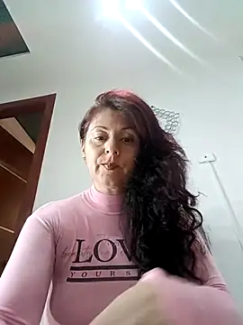 lunadicty online show from November 8, 2025, 10:52 pm