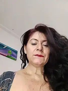 Snapshot of lunadicty chatting on July 4, 2026, 5:41 pm lunadicty online show from July 4, 2026, 5:41 pm