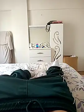 leona633 online show from December 2, 2025, 9:47 am