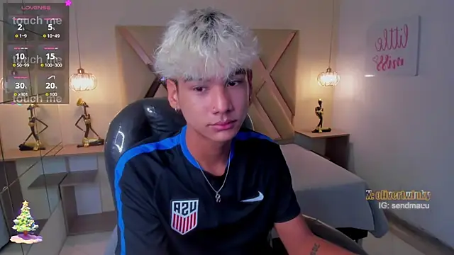 OliverTwinky online show from November 15, 2025, 1:18 pm