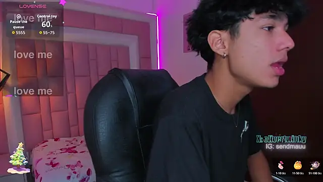 OliverTwinky online show from November 21, 2025, 4:44 am