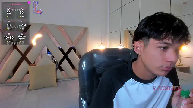 OliverTwinky online show from February 19, 2026, 3:08 pm